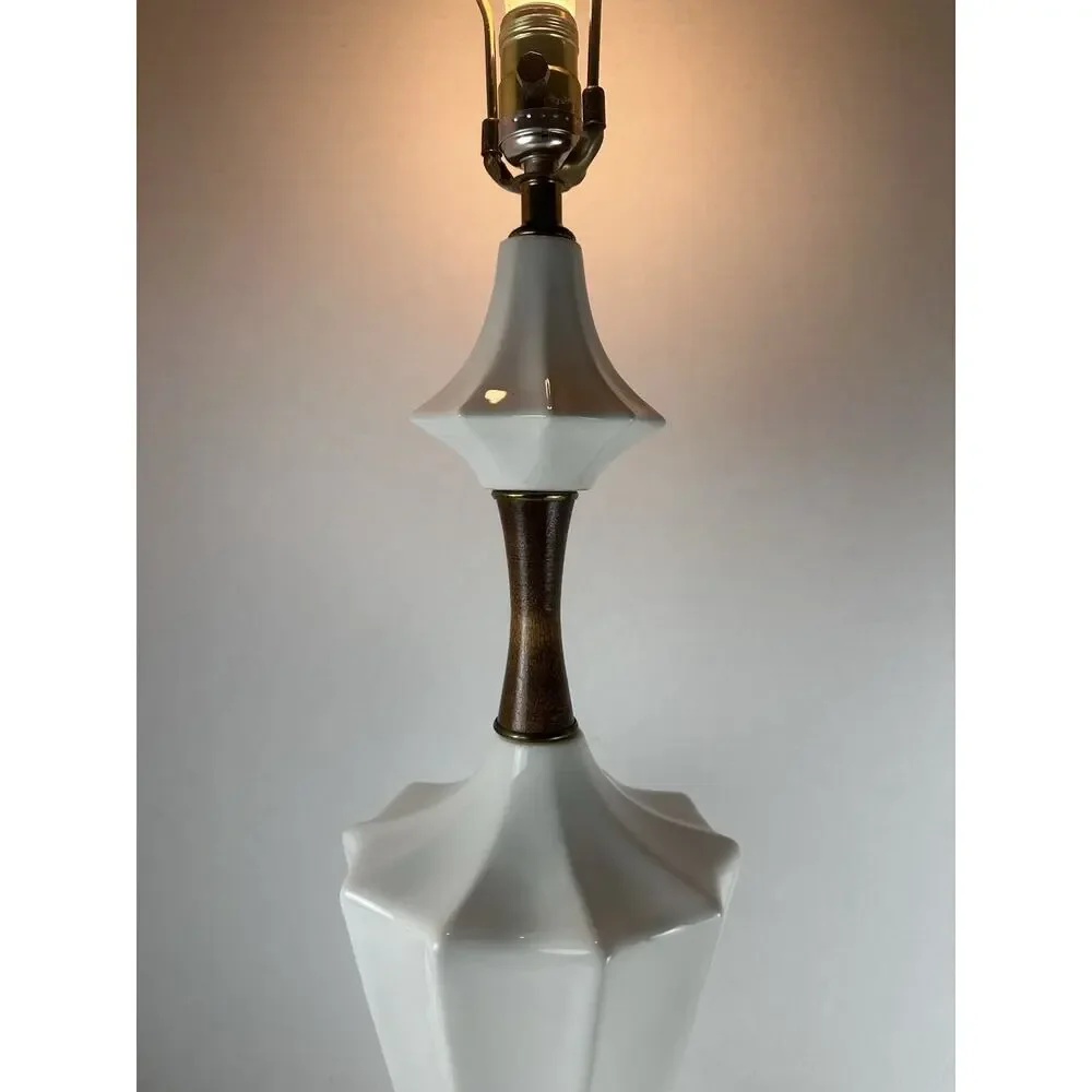 40s Vtg Milk Glass & Brass Table Lamp 32
